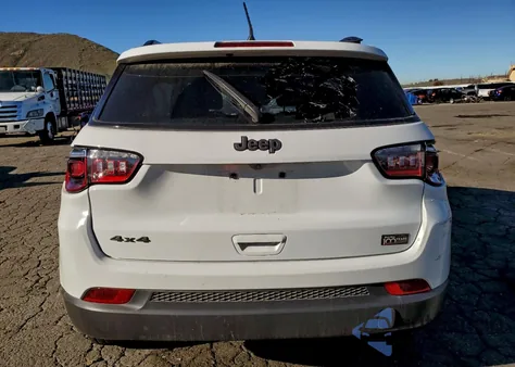 2025 Jeep Compass Latitude z USA, uszkodzony, nr VIN 3C4NJDBN3ST535655